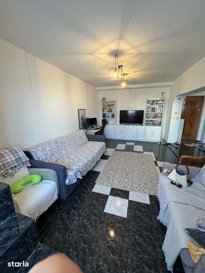 Apartament cu 4 camere în Micro 17