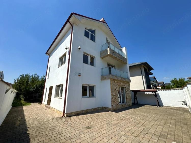 Casă cu 8 camere cu Teren 500 Mp în Odăi