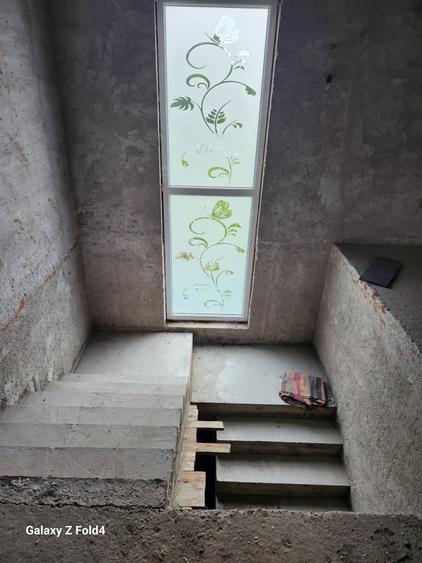 Casă individuală cu 4 camere cu Garaj în Zamostea
