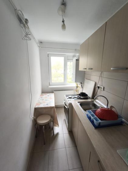 Apartament cu 3 camere semidecomandat în Tomis Nord