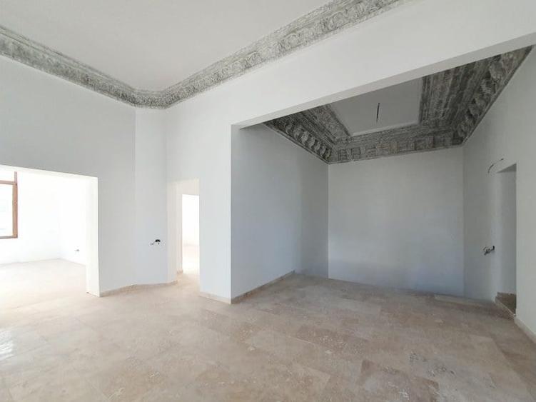 Casă cu 16 camere cu Teren 665 Mp în Universitate