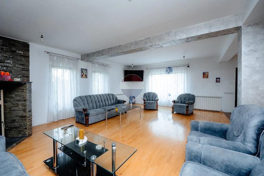 Casă cu 5 camere cu Teren 779 Mp în Piscani