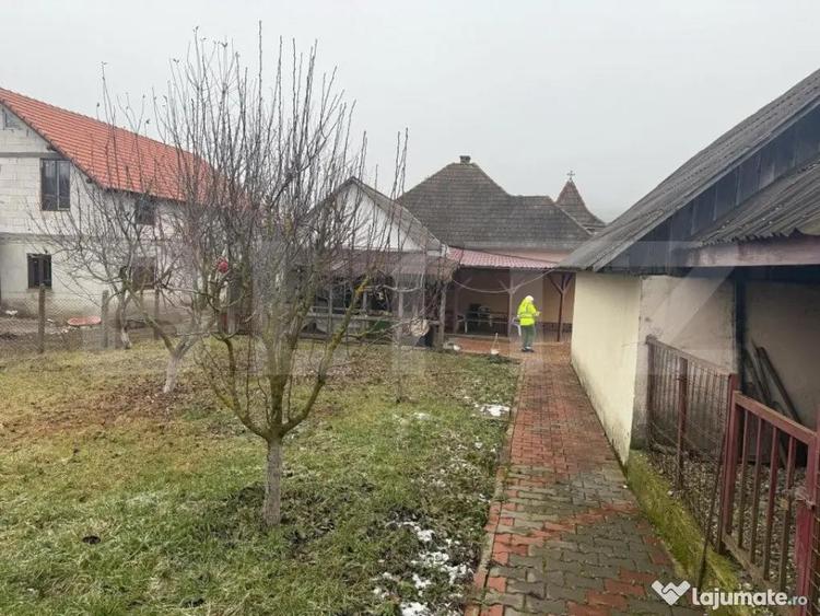 Casă cu 3 camere cu Teren 3800 Mp în Central