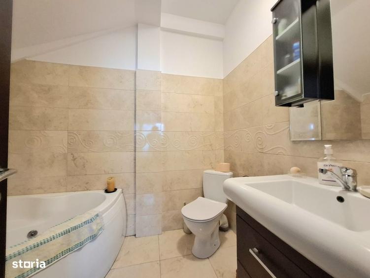 Casă cu 4 camere în Ostratu
