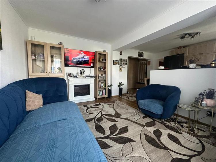 Apartament cu 3 camere decomandat în Iosia