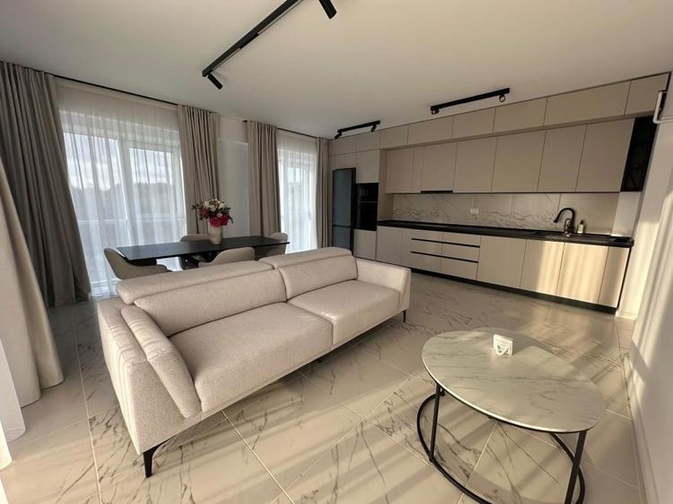 Apartament cu 3 camere semidecomandat, mobilat în Copou