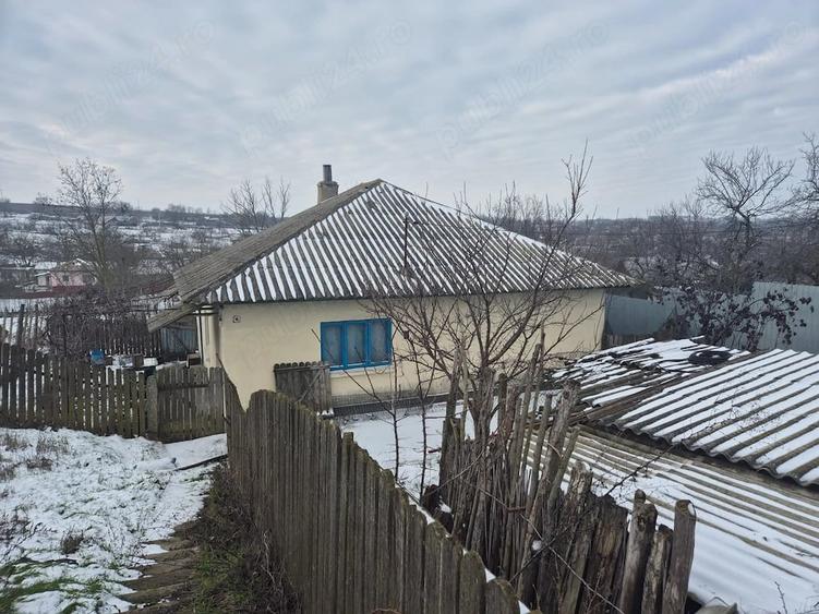 Casă cu 3 camere cu Teren 1631 Mp în Central
