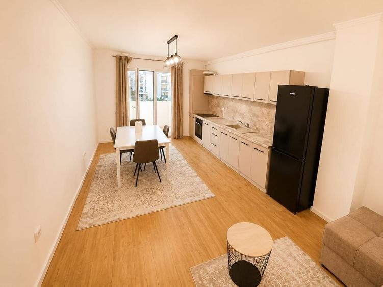 Apartament cu 2 camere semidecomandat, mobilat în Florești