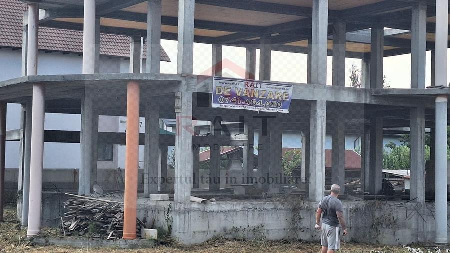 Casă individuală cu 20 camere cu Canalizare în Nord