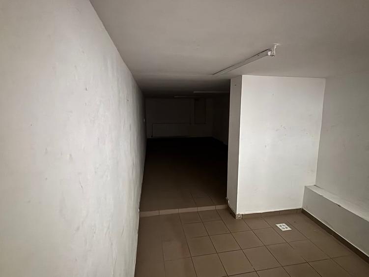 Spațiu comercial, de 81 mp, în Universitate