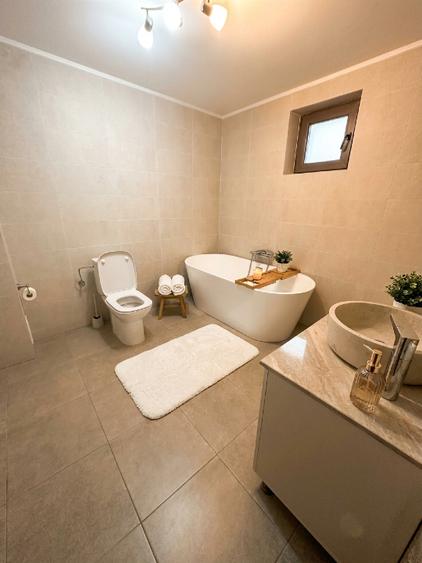 Casă individuală cu 6 camere cu Teren 300 Mp în Agigea