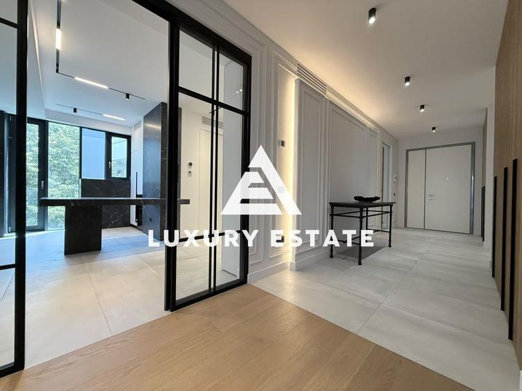 Apartament cu 4 camere semidecomandat în Aviatorilor
