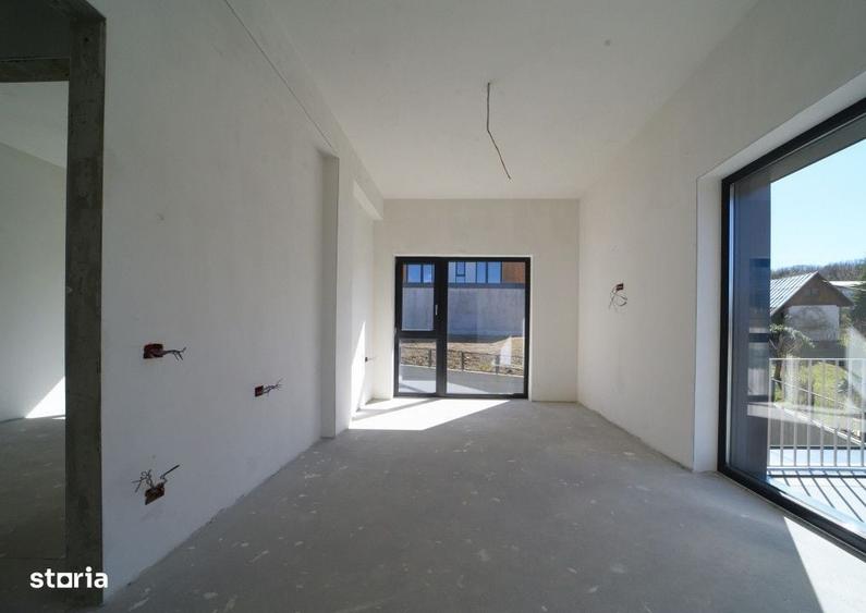 Casă cu 4 camere în Stana
