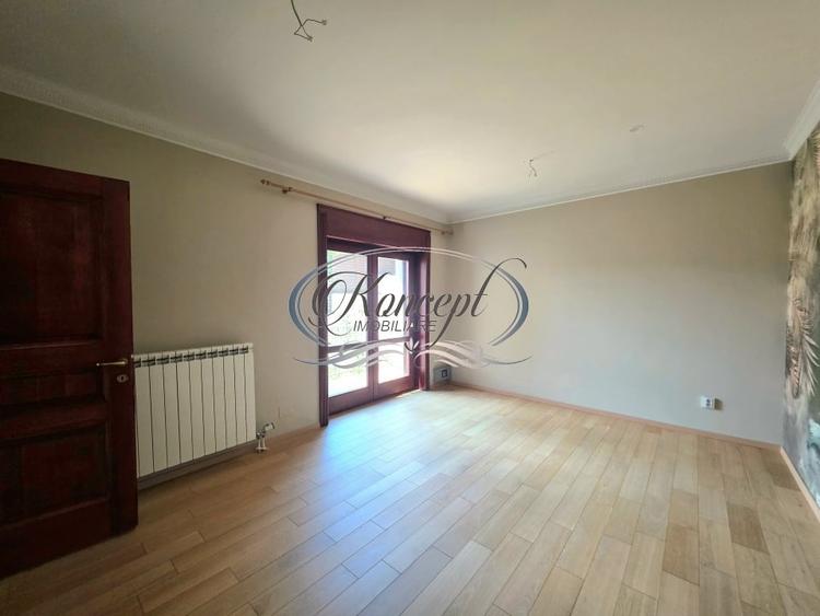 Casă individuală cu 9 camere cu Canalizare în Gruia