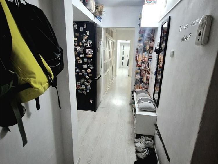 Apartament cu 3 camere decomandat, mobilat în Rovine