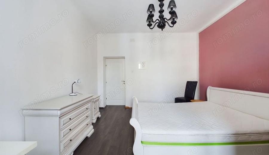 Apartament cu 3 camere decomandat în Medicină