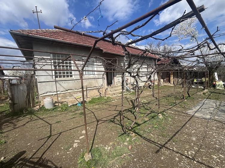 Casă cu 3 camere în Central