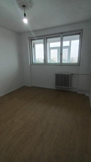 Apartament cu 3 camere decomandat în Drumul Taberei