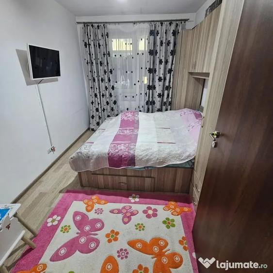 Apartament cu 3 camere decomandat în Berceni