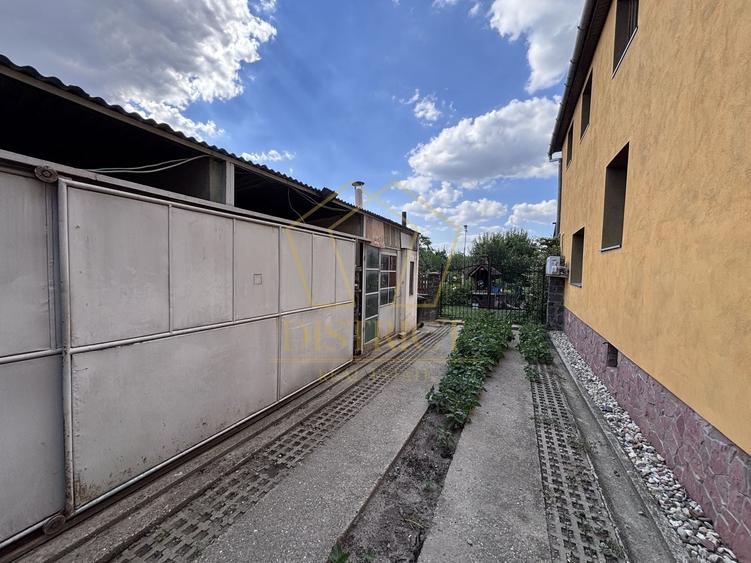 Casă individuală cu 7 camere cu Canalizare în Central