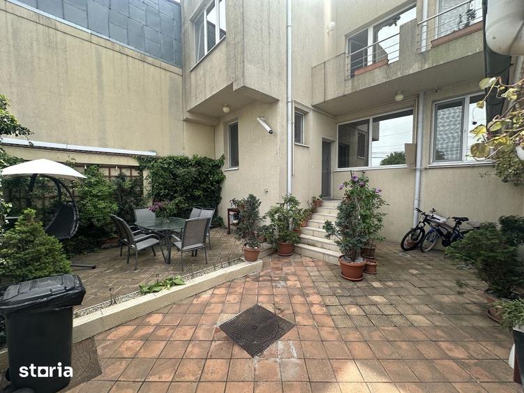 Casă cu 10 camere cu Canalizare în Apărătorii Patriei