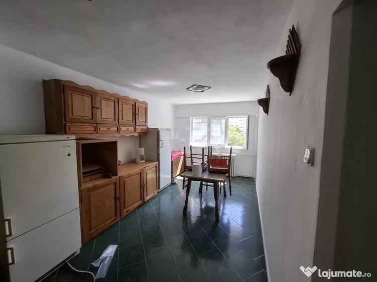 Apartament cu 3 camere decomandat în Gorjului