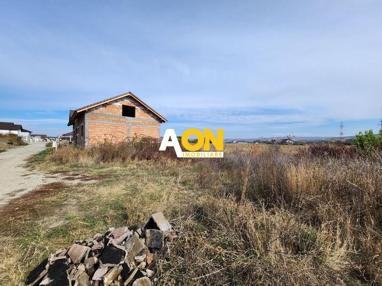 Teren Construcții intravilan de 483 mp, în Partoș