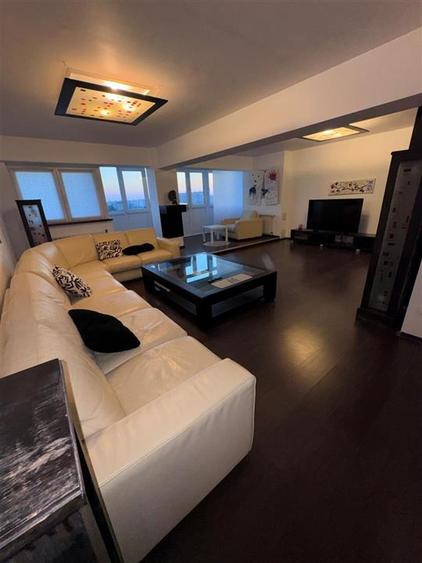 Apartament cu 4 camere semidecomandat, mobilat în Central