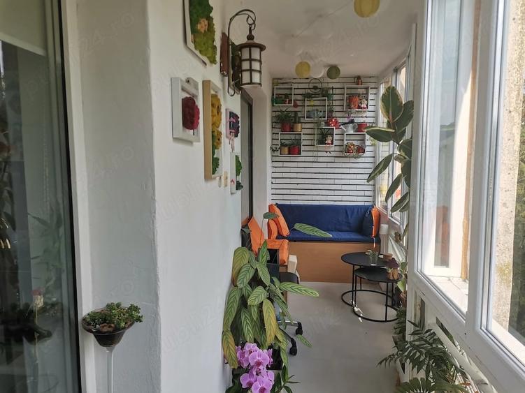 Apartament cu 4 camere decomandat în Corina
