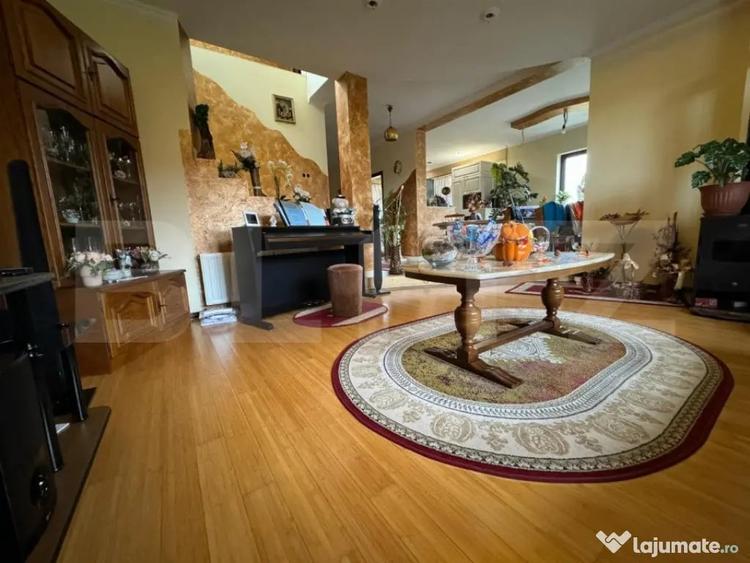 Casă cu 6 camere cu Teren 800 Mp în Vetiș