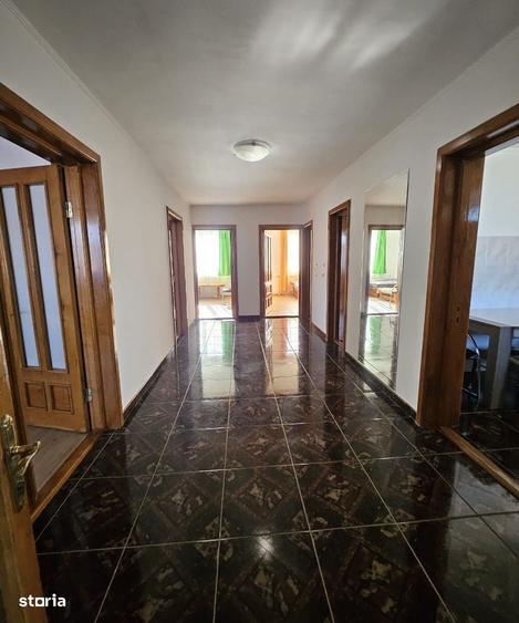Casă cu 4 camere decomandat în Sânmartin