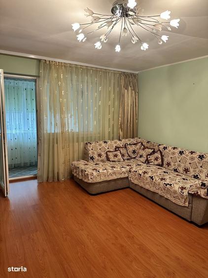 Apartament cu 3 camere semidecomandat, mobilat în Orizont