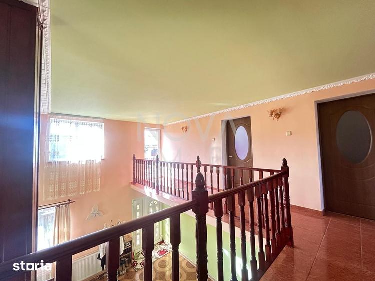 Casă cu 5 camere cu Teren 845 Mp în Roșia