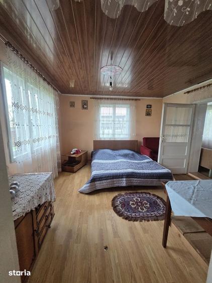 Casă cu 4 camere cu Teren 1500 Mp în Zamostea
