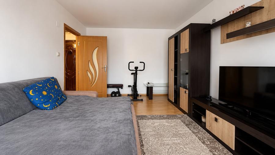 Apartament cu 2 camere semidecomandat în Girocului