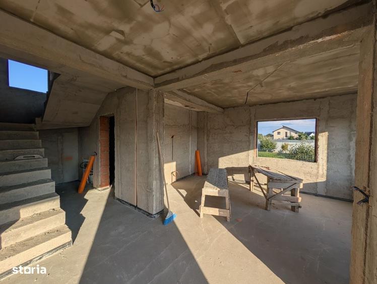 Casă cu 4 camere cu Teren 500 Mp în Măgura