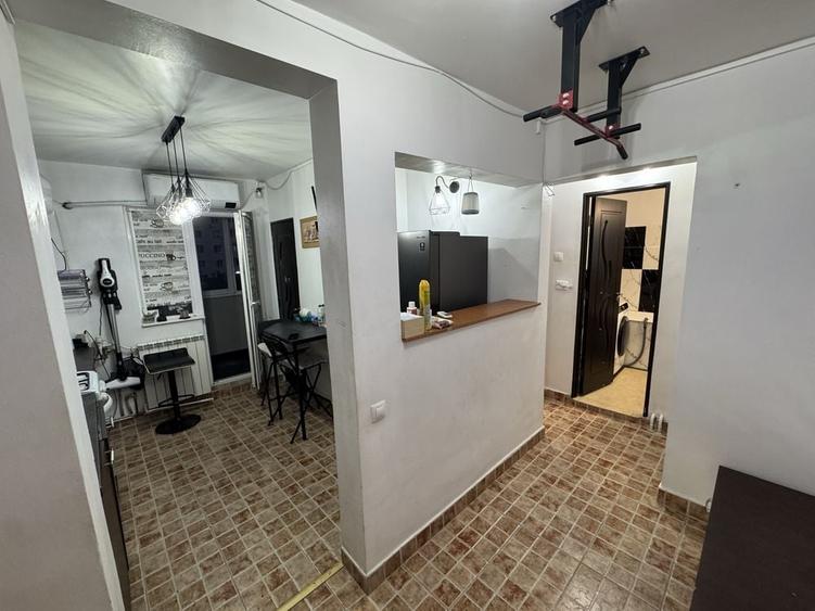 Apartament cu 2 camere decomandat în Apărătorii Patriei
