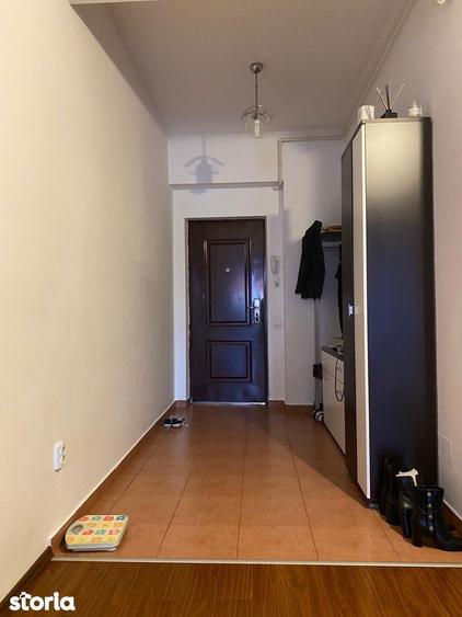 Apartament cu 3 camere semidecomandat în Central