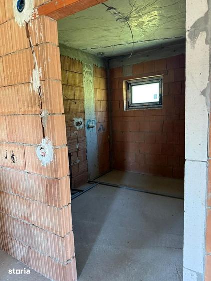 Casă cu 4 camere cu Teren 400 Mp în Slimnic