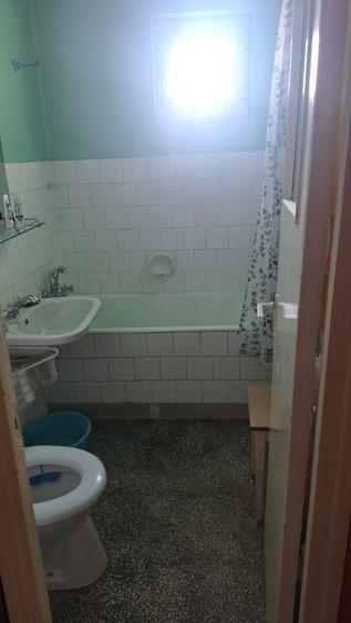 Apartament cu 3 camere semidecomandat în Titan