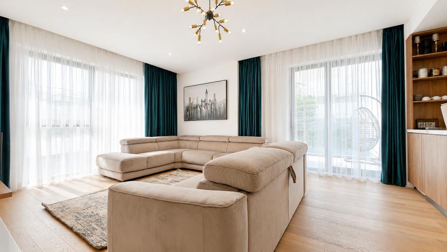 Apartament cu 4 camere semidecomandat în Herăstrău