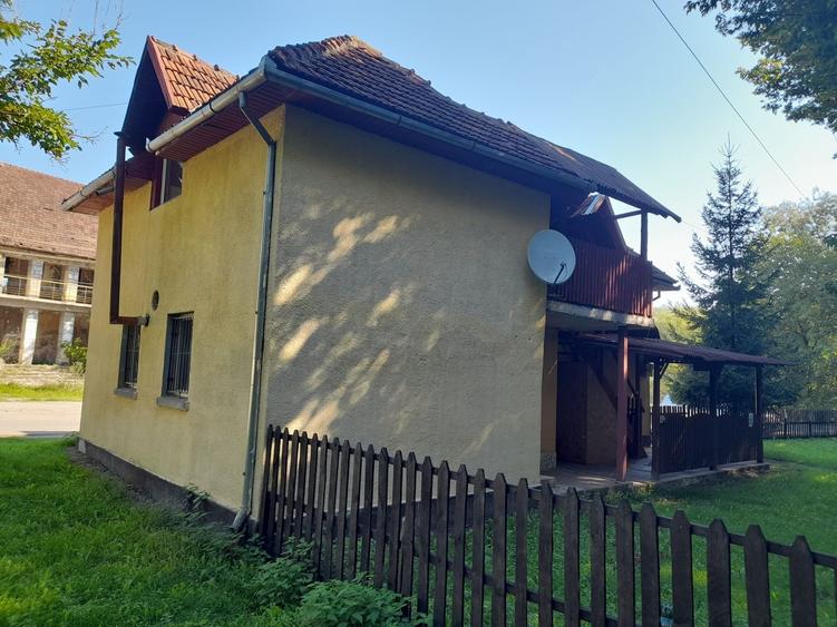 Spațiu comercial, de 128 mp, în Boș