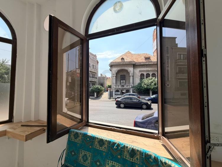 Casă cu 5 camere cu Teren 50 Mp în Unirii