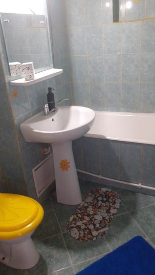 Apartament cu 2 camere semidecomandat în Craiovița Nouă