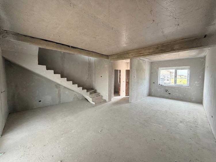 Duplex cu 4 camere cu Canalizare în Moșnița Nouă
