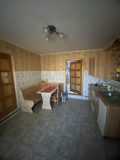 Casă cu 4 camere în Păcuri
