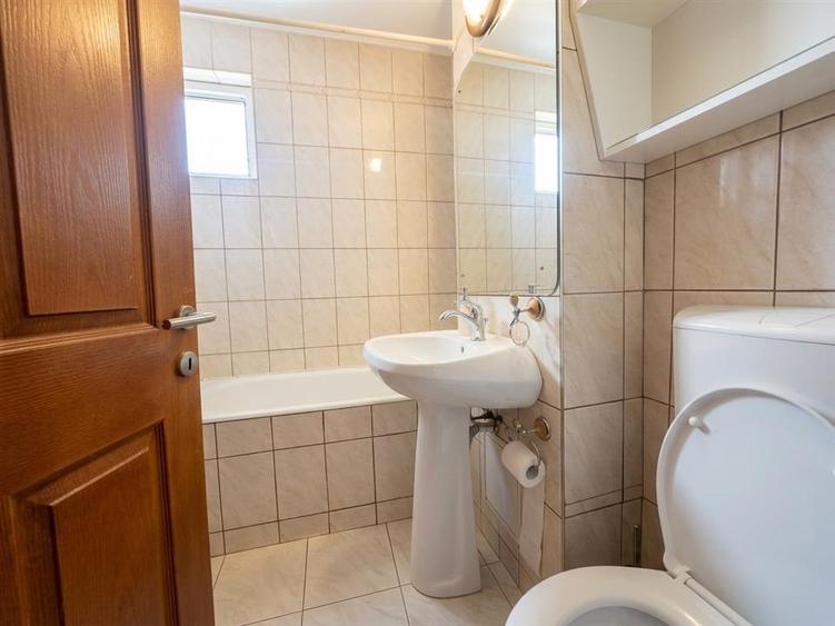 Apartament cu 3 camere decomandat în Iosia