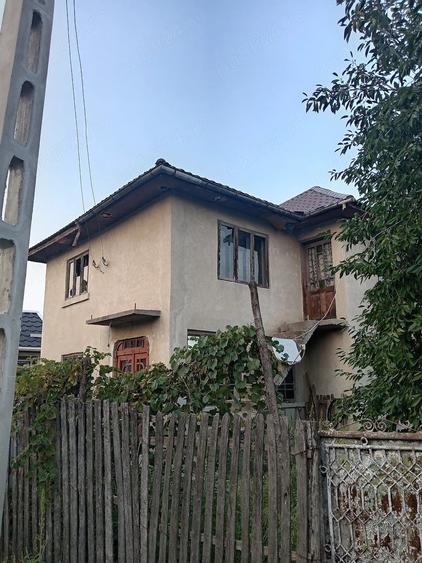 Casă cu 8 camere cu Teren 6000 Mp în Bărăști
