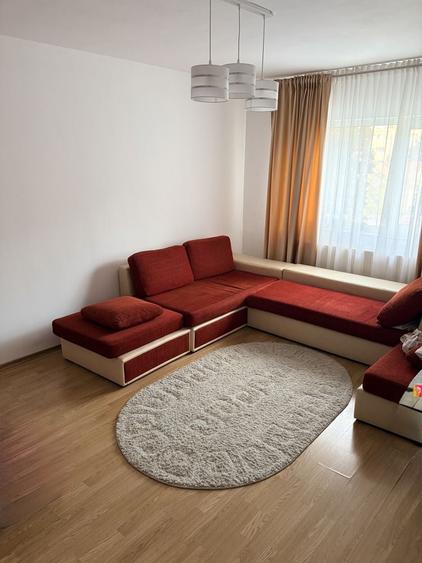 Apartament cu 3 camere decomandat în Exterior Vest