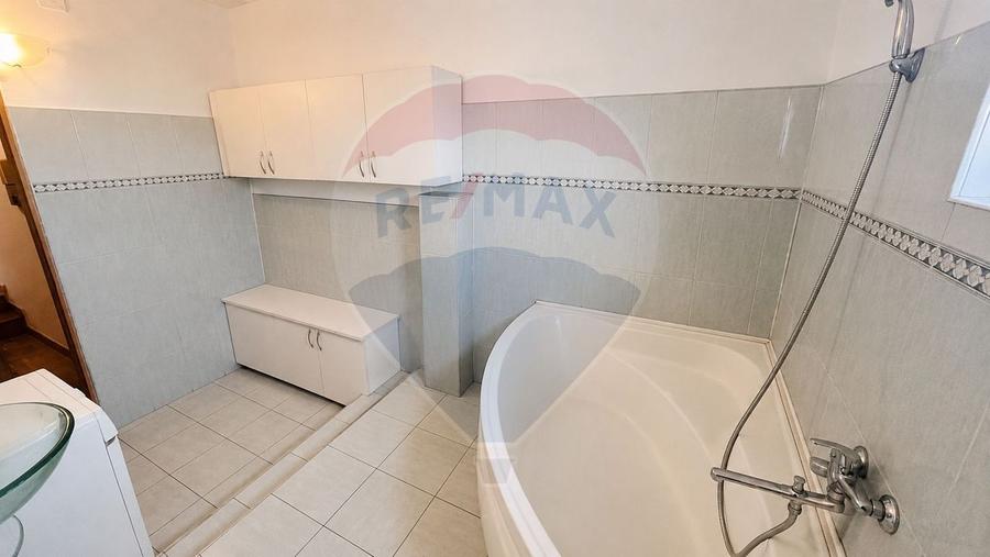 Apartament cu 3 camere decomandat în Rogerius